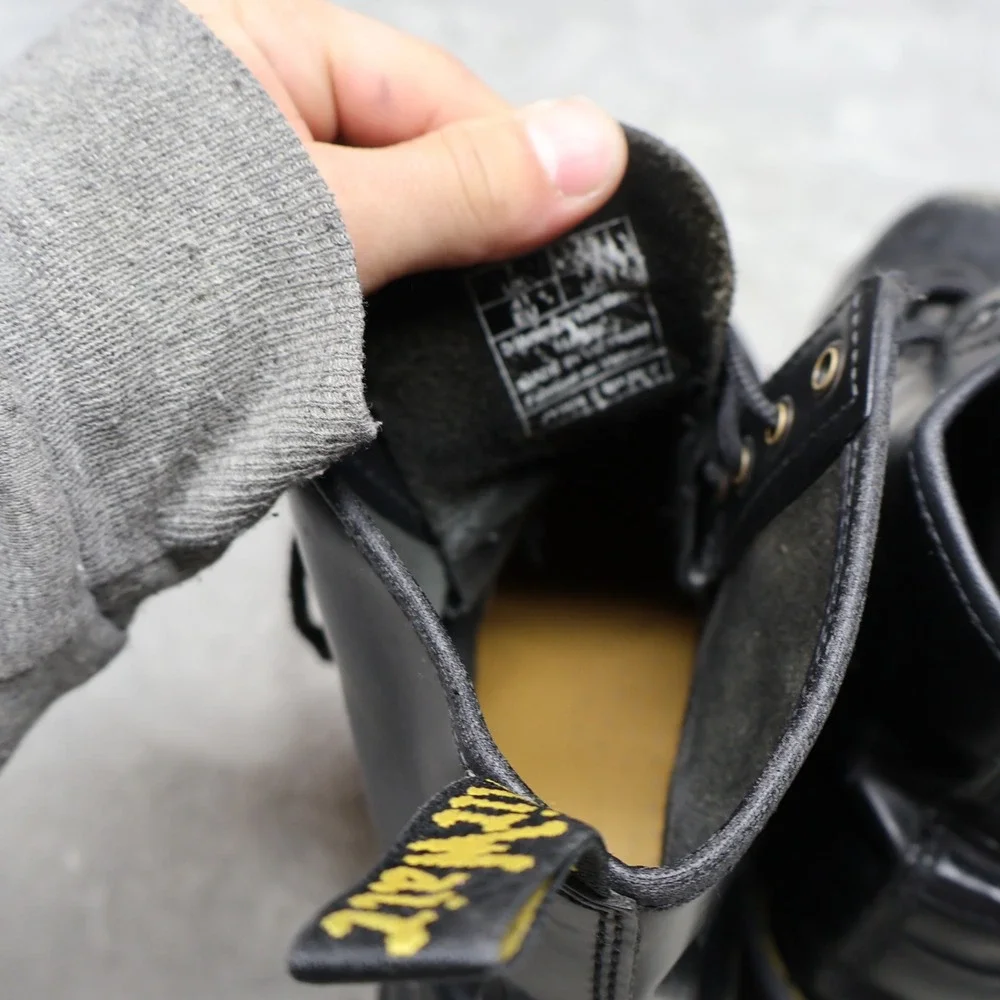 Dr Martens Unisex M8 L9 Boots Black Smooth Leather Lace Up‎ Classic Everyday